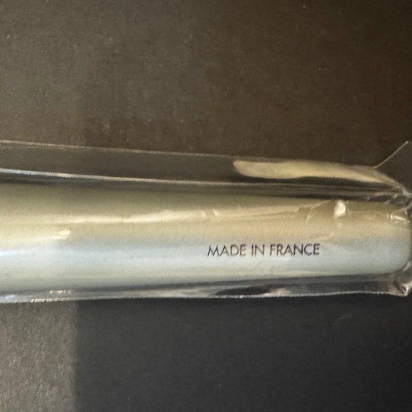 Makeup Brush by MAKE UP FOR EVER - Picture 3 of 4